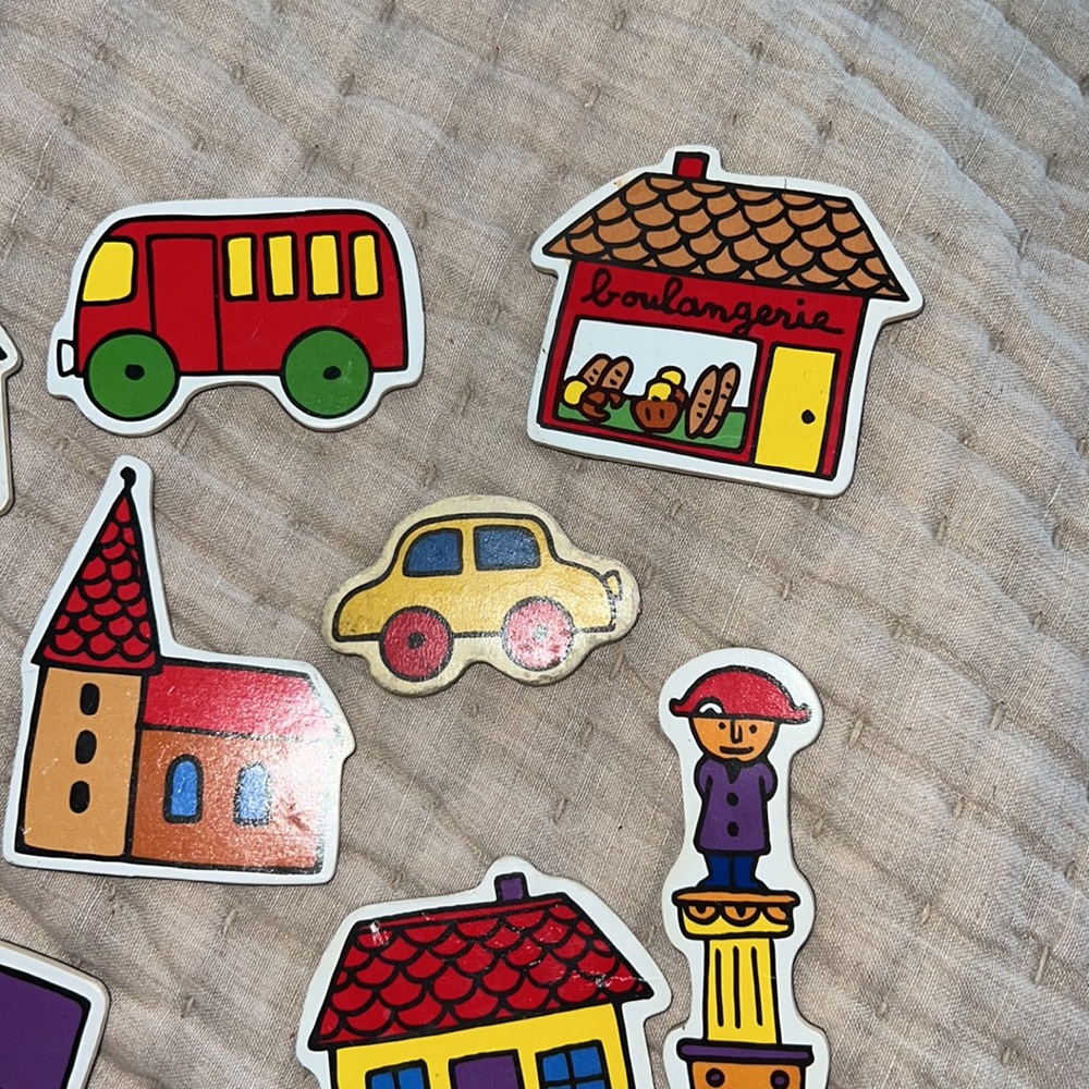 Vilac wooden car and French town magnet set - Picture 4 of 5